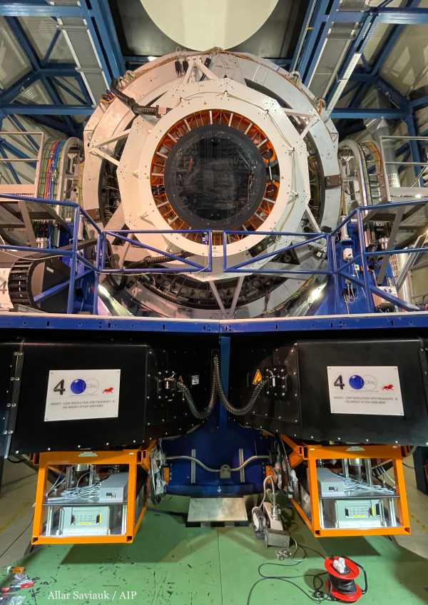 VISTA with the cassegrain cable wrap and the two low resolution spectrographs