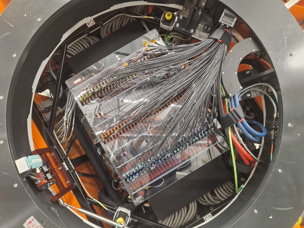 Fibre connectors plugged into the AESOP fibre positioner