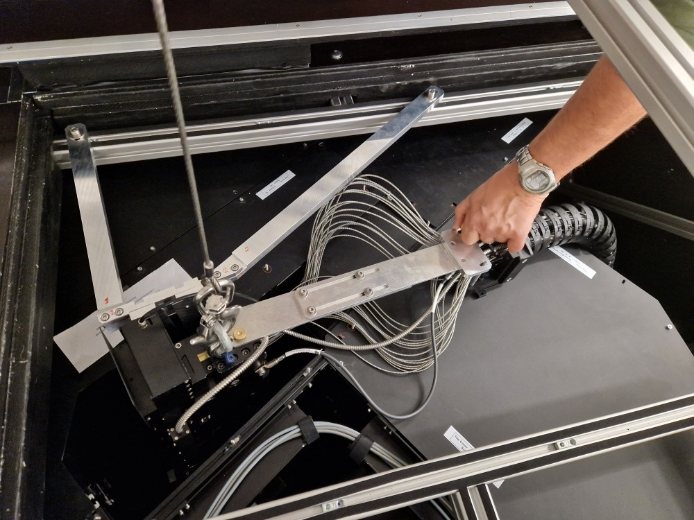 Science slit integration from the top into HRS